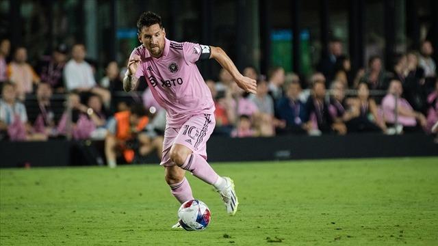 Messi Oyuna Girdi, Stadın Tüm Elektriği Sürdü: Tarihi Anlar