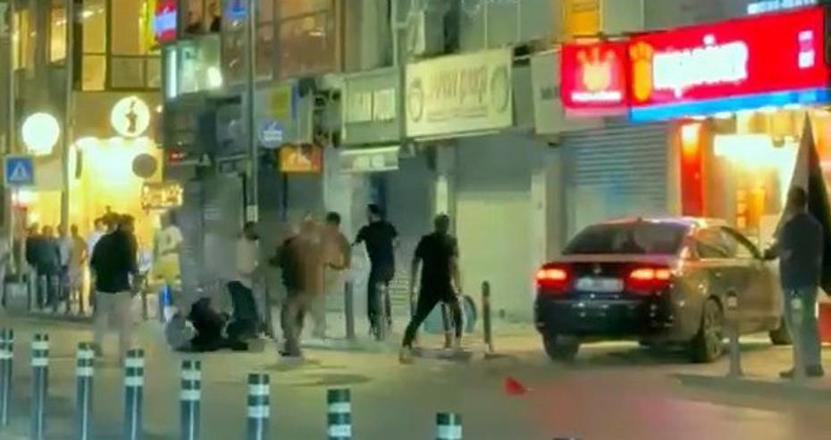 Avcılar Reşitpaşa Caddesi’nde Kanlı Kavga: Sandalyeler ve Yumruklar Havada Uçuştu