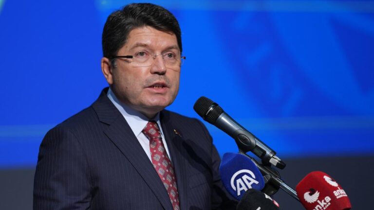 TÜSI’de Bakan Tunç tarafından demokrasinin uyarısı