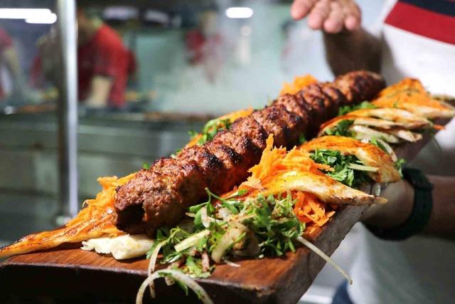 Gökyüzü kebap dumanıyla kaplandı 9