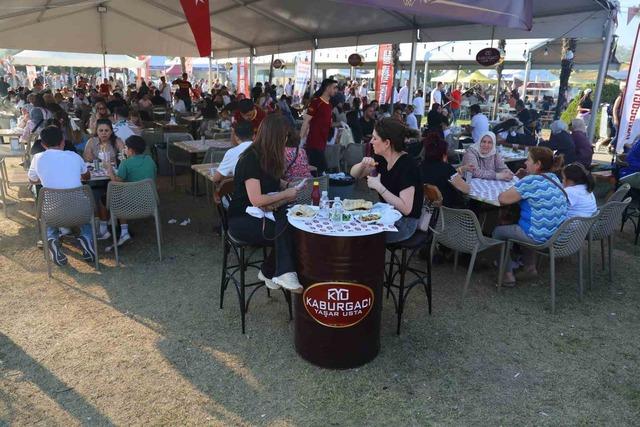 Gökyüzü kebap dumanıyla kaplandı 11