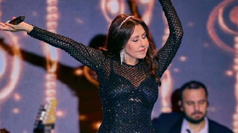 Nilüfer’in sır gibi sakladığı kızı Ayşe Nazlı evlendi! İşte nikahtan ilk kareler…