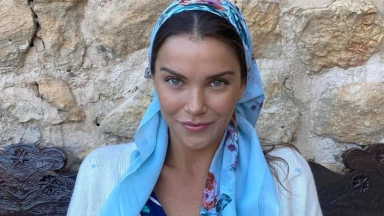 Yaren Güldiken ve Alper Çankaya’dan aşk pozu! Uzak Şehir setinde tanıştılar