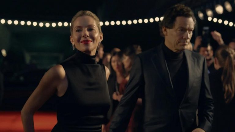 Sienna Miller, hamileyken çektiği seks sahnesini anlattı: Kusmamaya çalışıyordum